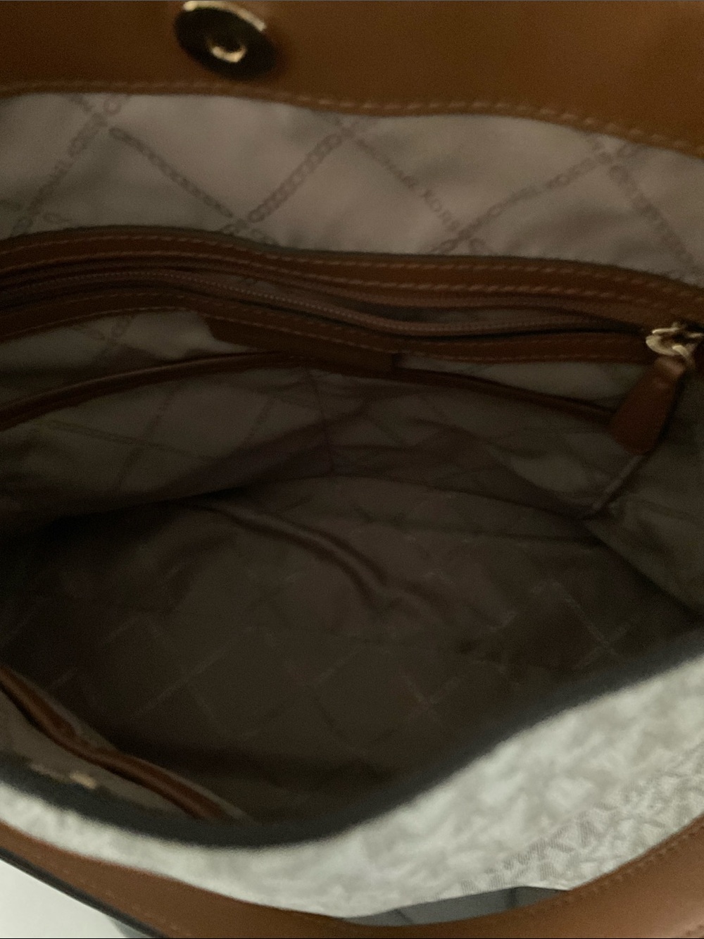 Michele Kors Signature Bag - Picture 3 of 8